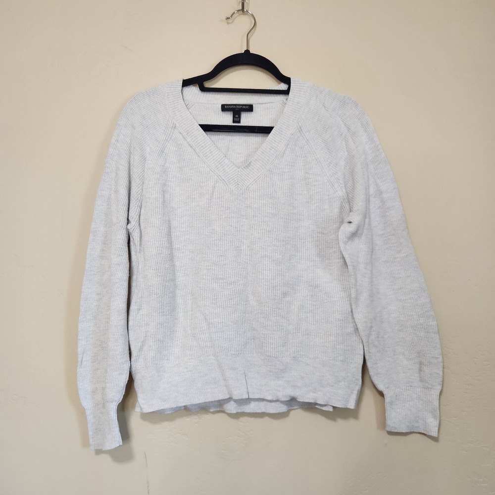Banana Republic Gray Vneck Sweater Womens Size M - Picture 1 of 4